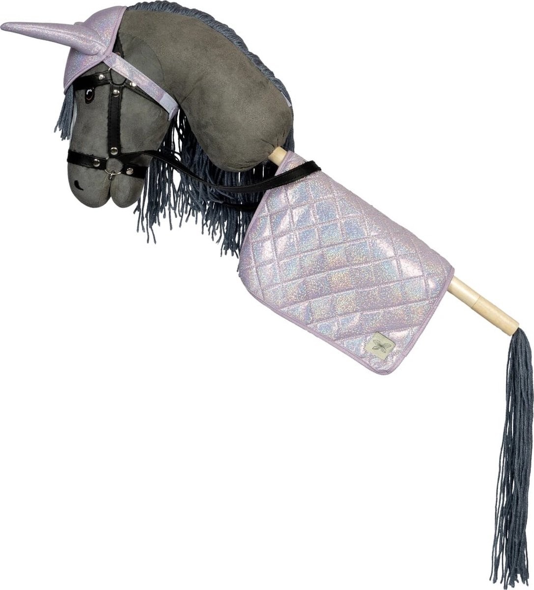 https://hobbyhorsefun.nl/wp-content/uploads/2025/01/stokpaard-zadeldekje-en-glitter-muts-lila-3.jpg
