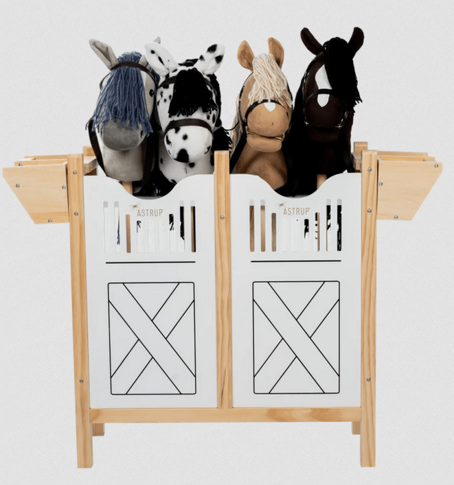 Stal voor 4 Hobby Horses – Veilig & Stijlvol | byASTRUP® De Hobby Horse specialist van Nederland en België Stal voor 4 Hobby Horses - Veilig & Stijlvol | byASTRUP®