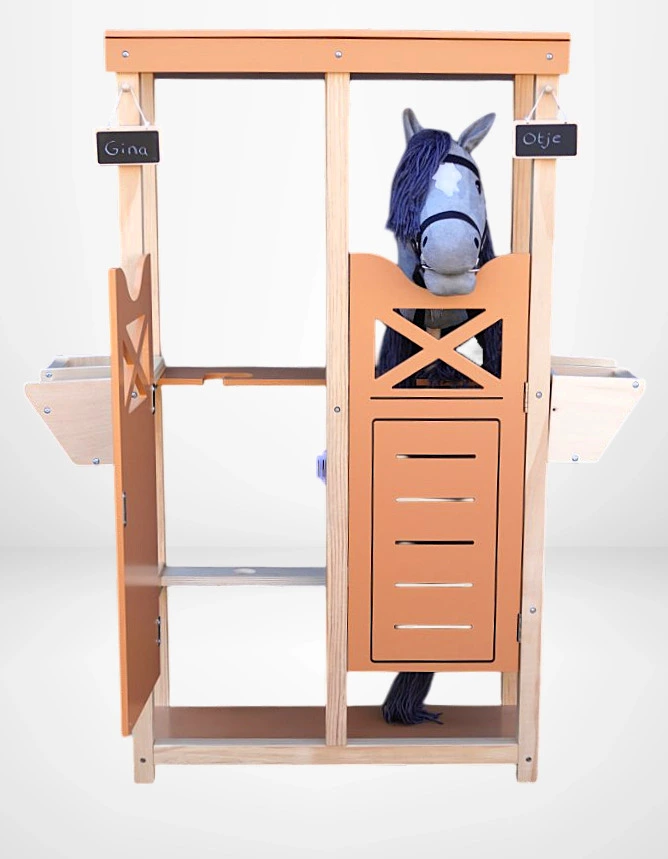 https://hobbyhorsefun.nl/wp-content/uploads/2025/05/ByToiZZ-Hobby-Horse-stal-Paard-Grijs.webp